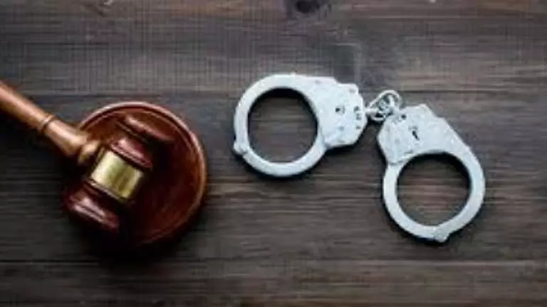 Sarzora स्थित वेटर नाबालिग लड़की से बलात्कार के आरोप में गिरफ्तार Sarzora स्थित वेटर नाबालिग लड़की से बलात्कार के आरोप में गिरफ्तार