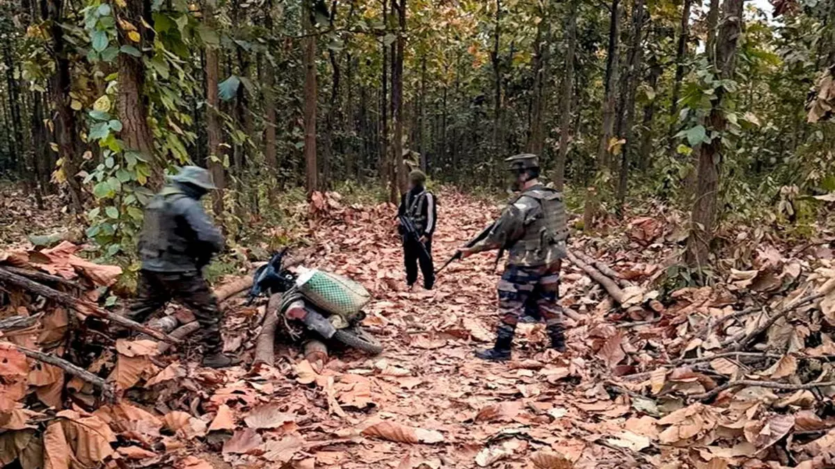 Manipur: प्रतिबंधित संगठन के 6 सदस्य गिरफ्तार, 2 अन्य जबरन वसूली के आरोप में हिरासत में Manipur: प्रतिबंधित संगठन के 6 सदस्य गिरफ्तार, 2 अन्य जबरन वसूली के आरोप में हिरासत में