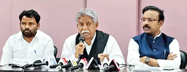 Telangana: दामोदर राजनरसिम्हा आंदोलन को कमजोर करने का प्रयास Telangana: दामोदर राजनरसिम्हा आंदोलन को कमजोर करने का प्रयास
