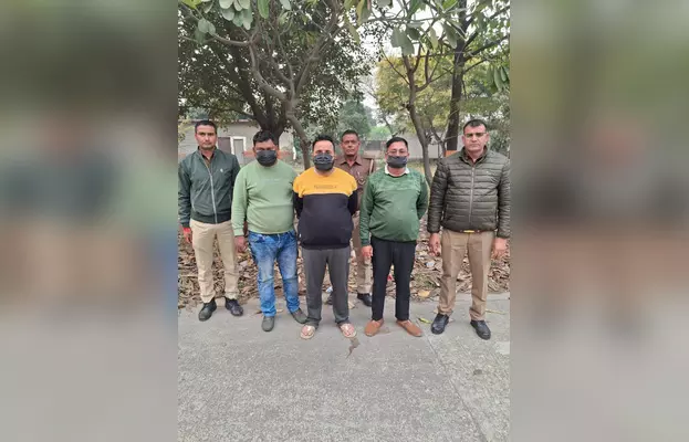 फर्जी जीएसटी फर्म रजिस्टर कर 18 करोड़ की जीएसटी चोरी, तीन आरोपी गिरफ्तार फर्जी जीएसटी फर्म रजिस्टर कर 18 करोड़ की जीएसटी चोरी, तीन आरोपी गिरफ्तार