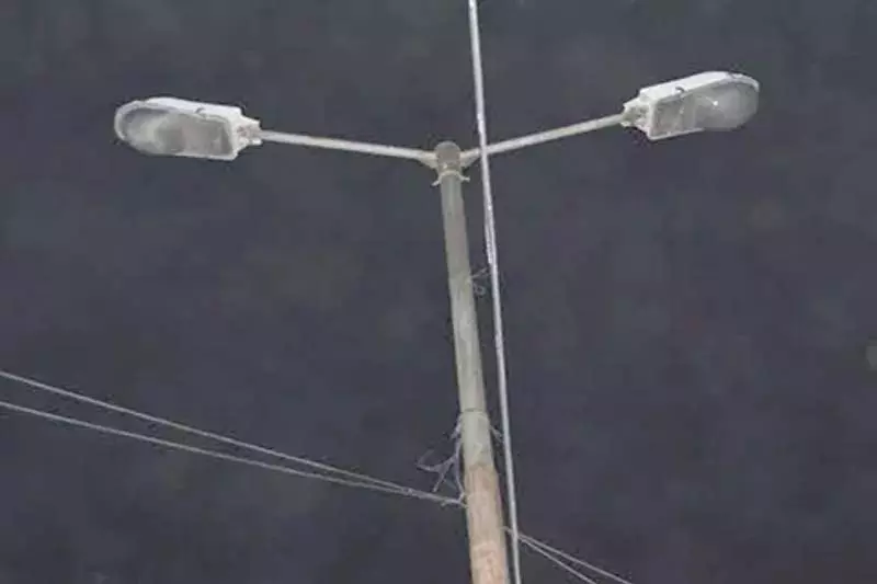 Baramulla में रात के समय स्ट्रीट लाइटें काटे जाने पर अधिकारियों ने कड़ा संज्ञान लिया Baramulla में रात के समय स्ट्रीट लाइटें काटे जाने पर अधिकारियों ने कड़ा संज्ञान लिया