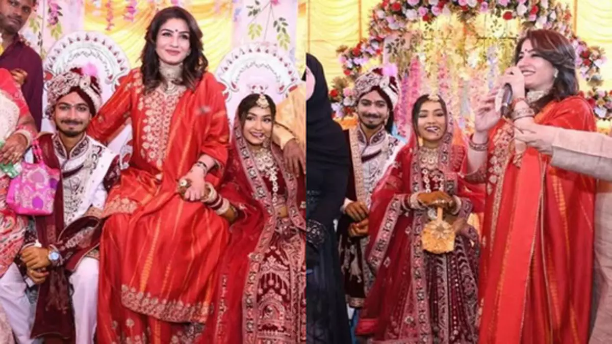 Raveena Tandon ने सामूहिक विवाह समारोह में दूल्हा-दुल्हन को अपना चूड़ा भेंट कर दिल जीत लिया Raveena Tandon ने सामूहिक विवाह समारोह में दूल्हा-दुल्हन को अपना चूड़ा भेंट कर दिल जीत लिया