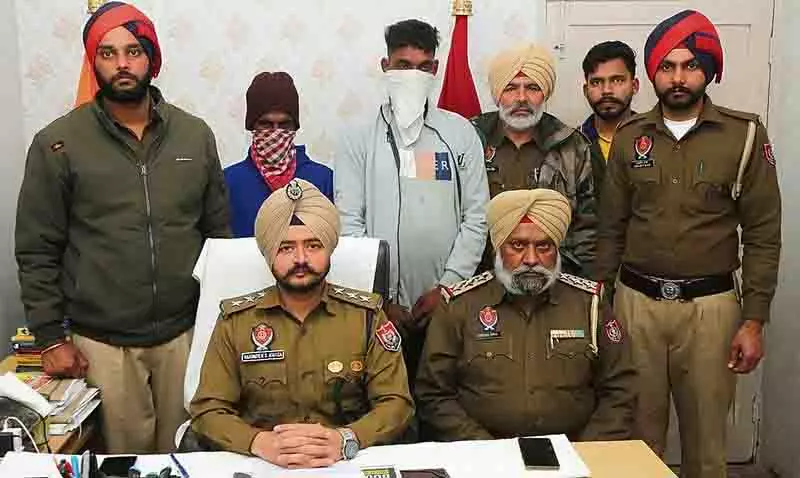 Petrol Pump पर नकदी छीनने के आरोप में 2 लोग गिरफ्तार Petrol Pump पर नकदी छीनने के आरोप में 2 लोग गिरफ्तार