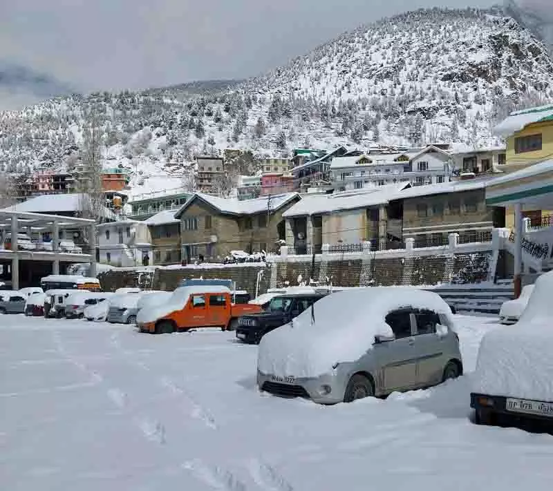 Manali-Leh मार्ग आपातकालीन वाहनों के लिए पुनः खोला गया Manali-Leh मार्ग आपातकालीन वाहनों के लिए पुनः खोला गया