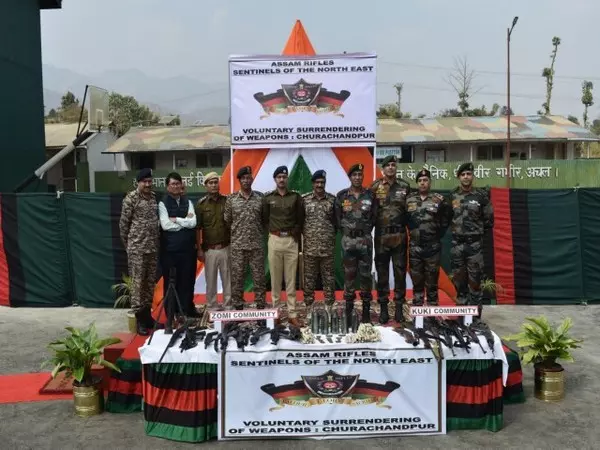 राज्यपाल की अपील के बाद Zomi और कुकी समुदायों ने स्वेच्छा से लूटे गए पुलिस हथियार सौंपे राज्यपाल की अपील के बाद Zomi और कुकी समुदायों ने स्वेच्छा से लूटे गए पुलिस हथियार सौंपे
