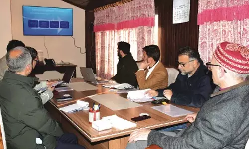 उमर ने अधिकारियों से कहा, प्रशासनिक कमियों को दूर करें उमर ने अधिकारियों से कहा, प्रशासनिक कमियों को दूर करें