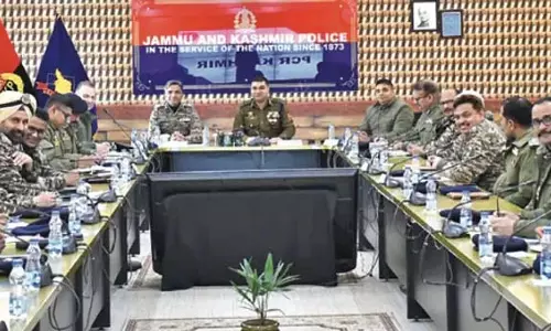 आईजीपी कश्मीर, आईजी सीआरपीएफ द्वारा संयुक्त सुरक्षा समीक्षा बैठक आयोजित
