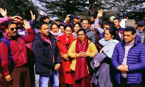 Himachal: एसएमसी शिक्षक अनिश्चितकालीन हड़ताल पर Himachal: एसएमसी शिक्षक अनिश्चितकालीन हड़ताल पर