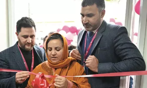 सकीना इटू ने कुलगाम में एक्सिस बैंक की नई शाखा का उद्घाटन किया