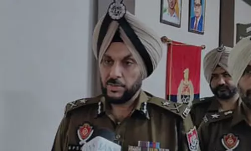 अमृतसर पुलिस ने पांच किलो हेरोइन के साथ चार युवकों को किया गिरफ्तार अमृतसर पुलिस ने पांच किलो हेरोइन के साथ चार युवकों को किया गिरफ्तार