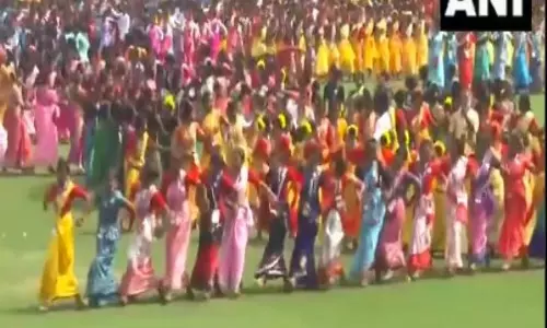 झुमोइर बिनंदिनी कार्यक्रम के लिए Guwahati के सरुसजाई स्टेडियम में तैयारियां जोरों पर झुमोइर बिनंदिनी कार्यक्रम के लिए Guwahati के सरुसजाई स्टेडियम में तैयारियां जोरों पर