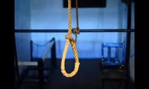 Punjab:  हॉस्टल के कमरे में फंदे से लटकता मिला छात्र