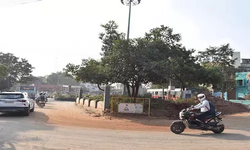 Tamil Nadu: राजमार्ग, सीसीएमसी अधिकारियों ने कोयंबटूर के पास नए ट्रैफिक आइलैंड का काम शुरू किया Tamil Nadu: राजमार्ग, सीसीएमसी अधिकारियों ने कोयंबटूर के पास नए ट्रैफिक आइलैंड का काम शुरू किया
