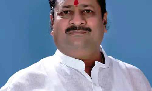 Karnataka: यथनाल ने चामुंडी हिल्स पर एक फ़ाइल की पूजा की Karnataka: यथनाल ने चामुंडी हिल्स पर एक फ़ाइल की पूजा की