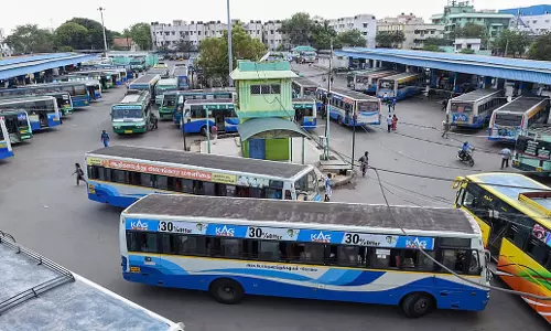 Tamil Nadu: कलेक्टर के आदेश के बावजूद सरकारी बसों का संचालन जारी