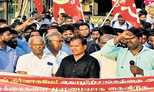 Tamil Nadu: सैमसंग इंडिया वर्कर्स यूनियन ने कर्मचारियों के निलंबन का विरोध किया