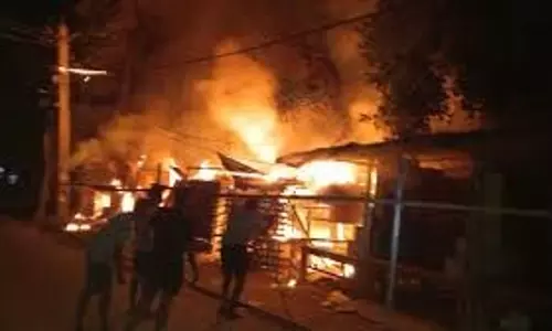 Bihar News: चाय की दुकान में लगी आग, अफरा-तफरी