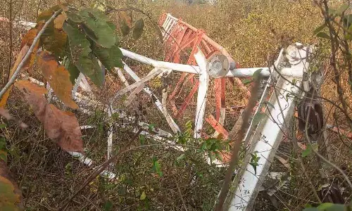 जर्जर टॉवर गिरने से रेडियो प्रसारण बंद