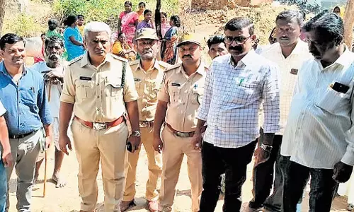 Telangana: तेलंगाना में तेंदुए द्वारा दो बछड़ों पर हमले से ग्रामीण भयभीत Telangana: तेलंगाना में तेंदुए द्वारा दो बछड़ों पर हमले से ग्रामीण भयभीत