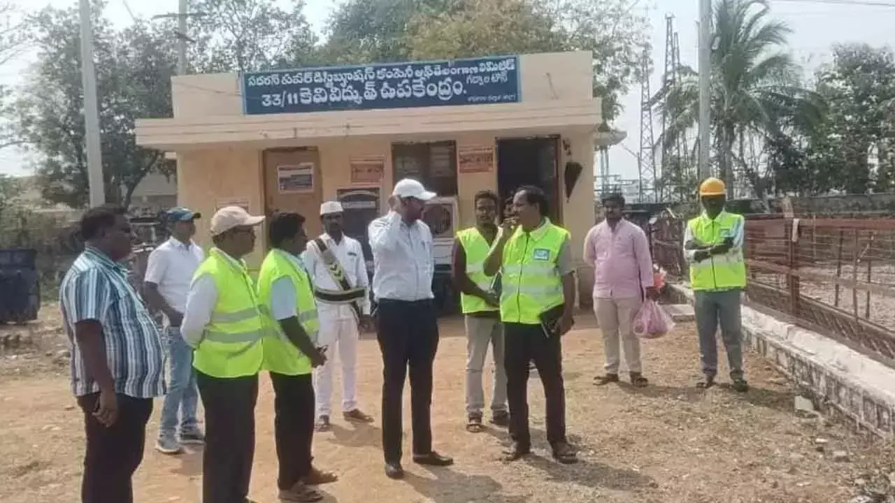 Telangana : जिला कलेक्टर ने औचक निरीक्षण कर रबी और ग्रीष्म ऋतु के लिए
