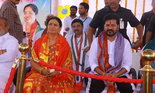 अरुणा ने Mahbubnagar के विकास मुद्दों पर सीएम से मुलाकात की अरुणा ने Mahbubnagar के विकास मुद्दों पर सीएम से मुलाकात की
