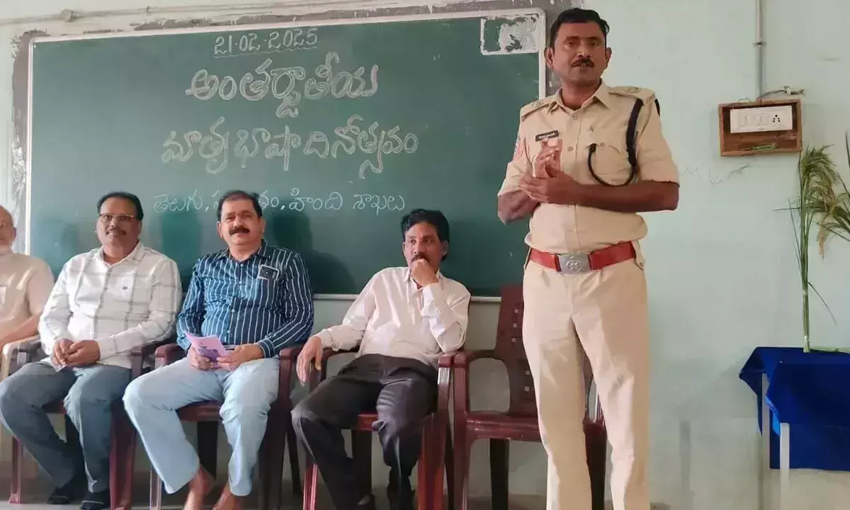 Andhra Pradesh : तेलुगु भाषा की रक्षा के लिए विदेशी शब्दों के प्रयोग को कम करने की अपील Andhra Pradesh : तेलुगु भाषा की रक्षा के लिए विदेशी शब्दों के प्रयोग को कम करने की अपील