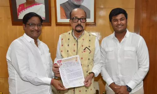 सामुहिक कन्या विवाह कार्यक्रम में शामिल होने राज्यपाल रमेन डेका को मिला न्यौता सामुहिक कन्या विवाह कार्यक्रम में शामिल होने राज्यपाल रमेन डेका को मिला न्यौता