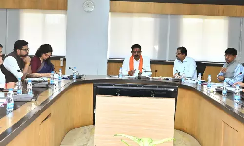 विजय शर्मा ने गृह विभाग की बैठक ली विजय शर्मा ने गृह विभाग की बैठक ली