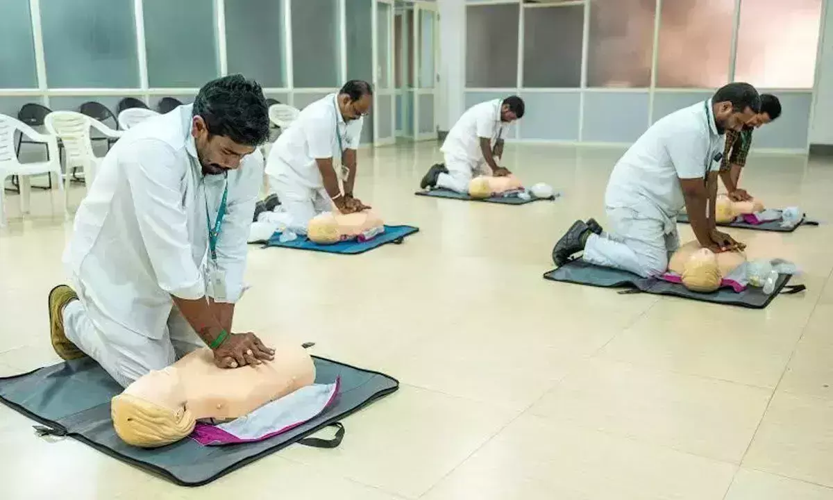 Andhra Pradesh :  आपातकालीन प्रतिक्रिया को बढ़ाने के लिए 900 लोगों को सीपीआर प्रशिक्षण