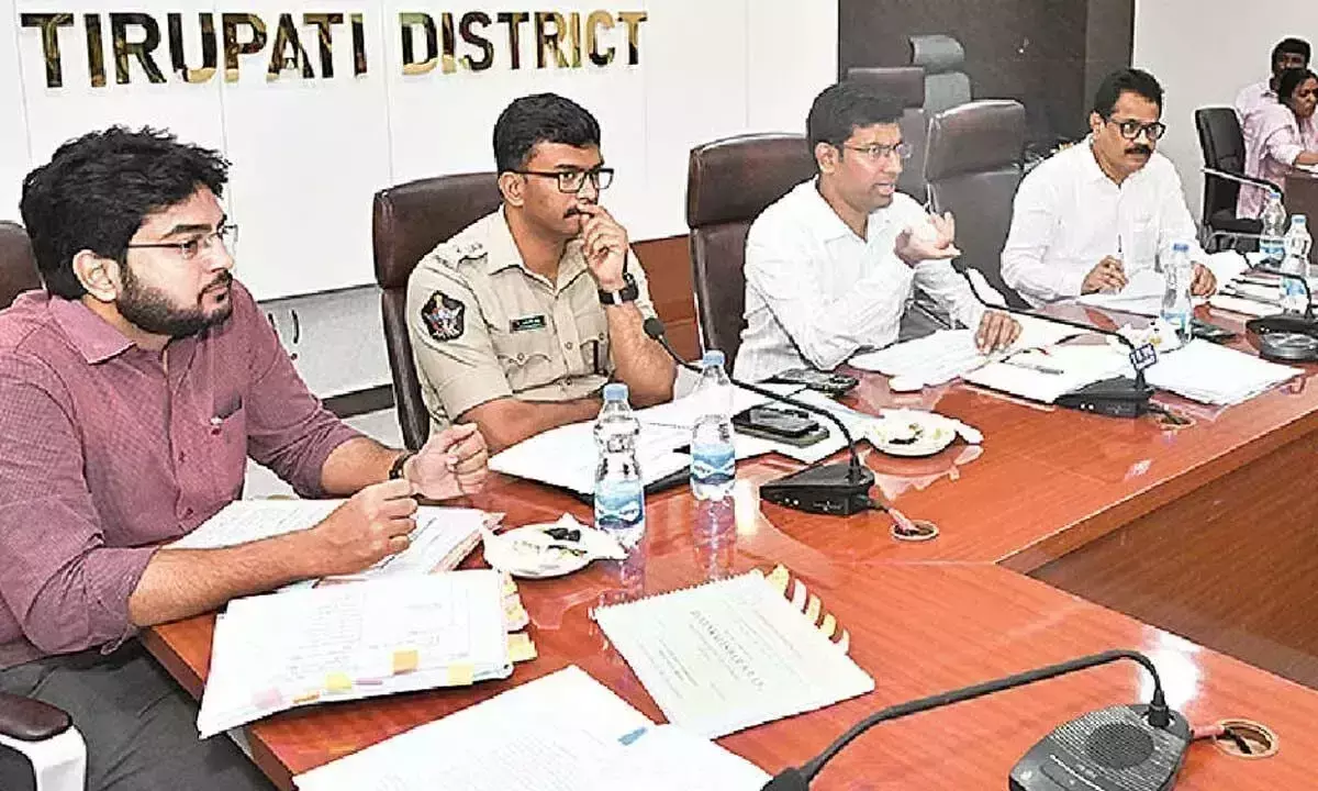Andhra Pradesh : कल्याणकारी योजनाएं सफाई कर्मचारियों तक पहुंचनी चाहिए कलेक्टर Andhra Pradesh : कल्याणकारी योजनाएं सफाई कर्मचारियों तक पहुंचनी चाहिए कलेक्टर