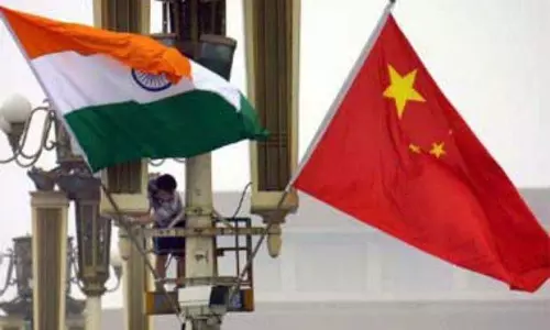 विदेश मंत्री और चीनी विदेश मंत्री ने द्विपक्षीय संबंधों पर चर्चा की विदेश मंत्री और चीनी विदेश मंत्री ने द्विपक्षीय संबंधों पर चर्चा की
