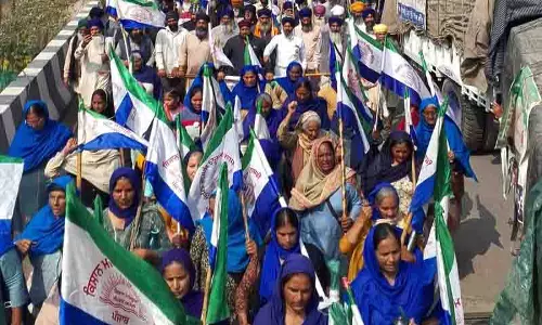 Punjab: केंद्रीय टीम से वार्ता से पहले किसानों ने किया शक्ति प्रदर्शन Punjab: केंद्रीय टीम से वार्ता से पहले किसानों ने किया शक्ति प्रदर्शन