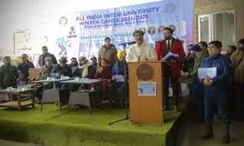 आईयूएसटी के कुलपति ने शीतकालीन खेलों में सफलता के लिए छात्रों को सम्मानित किया