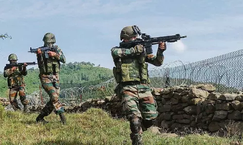 Jammu: पाकिस्तान ने फ्लैग मीटिंग के दौरान नियंत्रण रेखा पर शांति का वादा किया Jammu: पाकिस्तान ने फ्लैग मीटिंग के दौरान नियंत्रण रेखा पर शांति का वादा किया