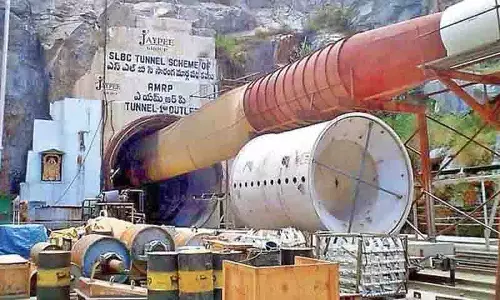 Srisailam लेफ्ट बैंक नहर की छत ढहने से सुरंग में श्रमिकों के फंसे होने की आशंका