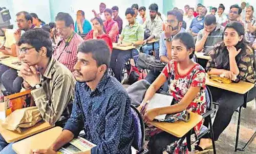 Telangana के इंजीनियरिंग छात्रों को 160 क्रेडिट अर्जित करने की सुविधा मिलेगी Telangana के इंजीनियरिंग छात्रों को 160 क्रेडिट अर्जित करने की सुविधा मिलेगी