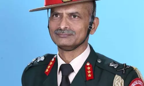 उत्तरी कमान प्रमुख ने Akhnoor सेक्टर में परिचालन तैयारियों की समीक्षा की उत्तरी कमान प्रमुख ने Akhnoor सेक्टर में परिचालन तैयारियों की समीक्षा की