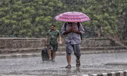 Jharkhand में बदला मौसम का मिजाज, राजधानी में गरज के साथ हुई हल्की बारिश Jharkhand में बदला मौसम का मिजाज, राजधानी में गरज के साथ हुई हल्की बारिश
