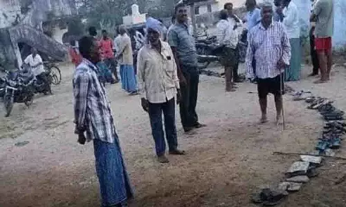 400 किसानों के लिए 200 बैग यूरिया, Karimnagar के इंदुर्थी में तनाव