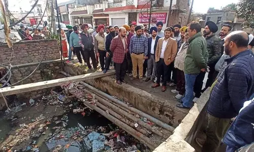 JMC आयुक्त ने सुनी जनता की शिकायतें JMC आयुक्त ने सुनी जनता की शिकायतें