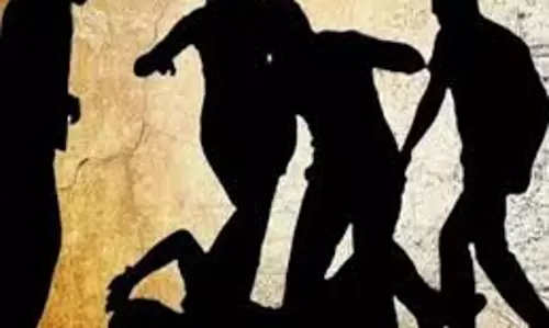 Bareilly: छात्रों ने 12वीं के छात्र से मारपीट कर ट्यूशन फीस लूटी Bareilly: छात्रों ने 12वीं के छात्र से मारपीट कर ट्यूशन फीस लूटी