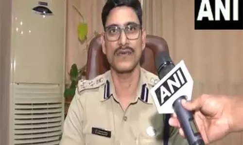 Kerala: कस्टम क्वार्टर में तीन शव मिले Kerala: कस्टम क्वार्टर में तीन शव मिले