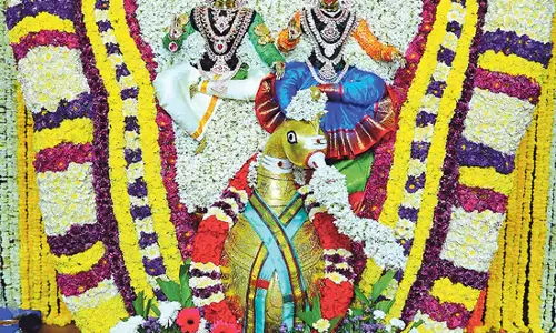 Andhra : हंस रथ पर श्री शैलेश्वर Andhra : हंस रथ पर श्री शैलेश्वर
