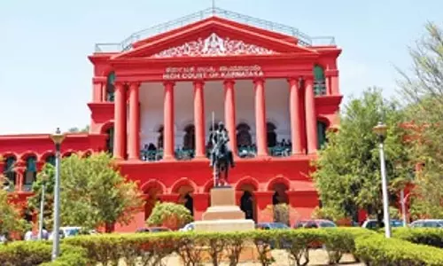 Karnataka HC ने सरकार, बोर्ड-निगमों के प्रमुखों को नोटिस जारी किया