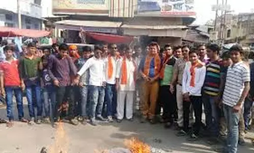 Haldwani: पहाड़ियों पर विवादित बयान, मंत्री प्रेमचंद का फूंका पुतला