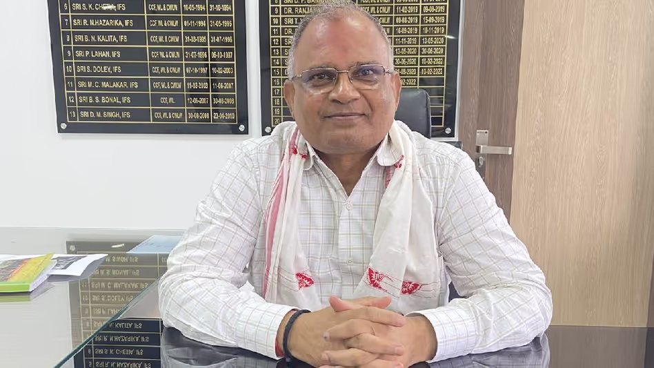 Assam सरकार एमके यादव के बिना क्यों नहीं चल सकती