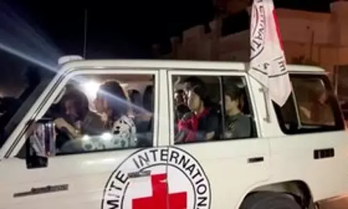 हमास ने शिरी बिबास का शव ICRC को सौंपा, वरिष्ठ अधिकारी ने कहा हमास ने शिरी बिबास का शव ICRC को सौंपा, वरिष्ठ अधिकारी ने कहा