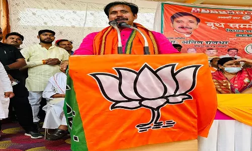 Azamgarh: समाजवादी पार्टी को पच नहीं रहा सनातन का वैभव: श्रम मंत्री अनिल राजभर Azamgarh: समाजवादी पार्टी को पच नहीं रहा सनातन का वैभव: श्रम मंत्री अनिल राजभर