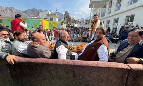 Karra ने राज्य का दर्जा बहाल करने के लिए भाजपा की धोखेबाज रणनीति की आलोचना की
