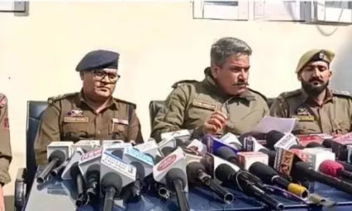 Jammu: चोरी के कई आरोपी गिरफ्तार, 37 लाख रुपये का सामान बरामद Jammu: चोरी के कई आरोपी गिरफ्तार, 37 लाख रुपये का सामान बरामद